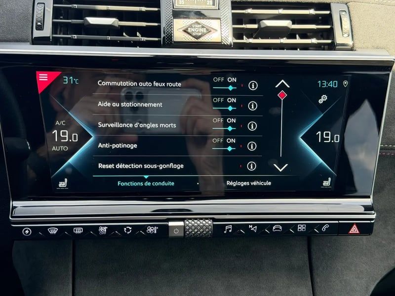 Photo de la voiture DS DS7 CROSSBACK Hybride E-Tense 225 EAT8 Performance Line+