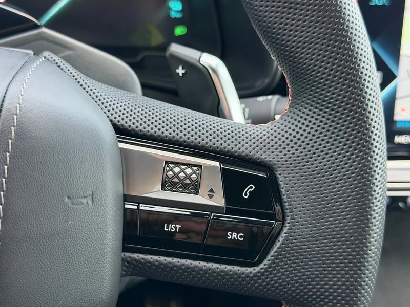 Photo de la voiture DS DS7 CROSSBACK Hybride E-Tense 225 EAT8 Performance Line+