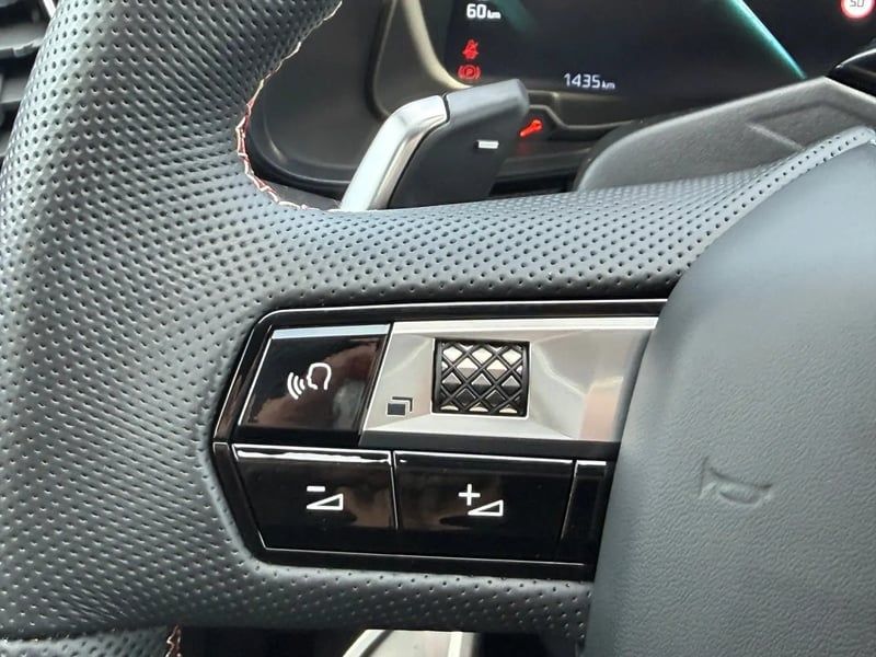 Photo de la voiture DS DS7 CROSSBACK Hybride E-Tense 225 EAT8 Performance Line+