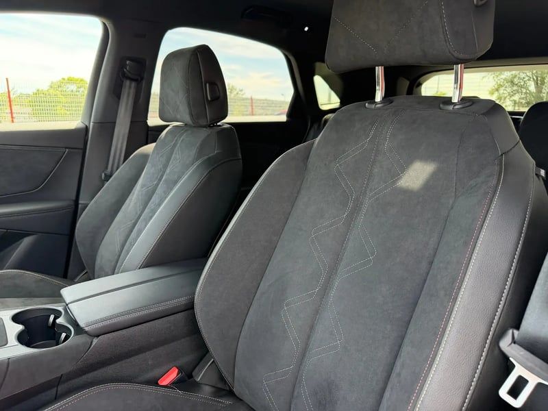 Photo de la voiture DS DS7 CROSSBACK Hybride E-Tense 225 EAT8 Performance Line+