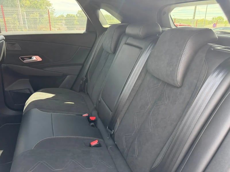 Photo de la voiture DS DS7 CROSSBACK Hybride E-Tense 225 EAT8 Performance Line+