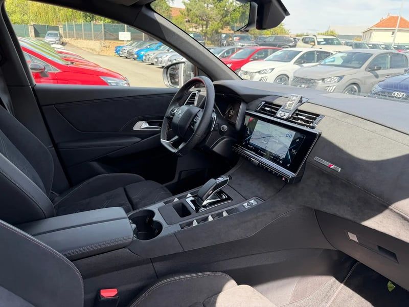 Photo de la voiture DS DS7 CROSSBACK Hybride E-Tense 225 EAT8 Performance Line+