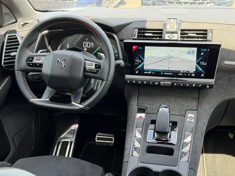 Photo de la voiture DS DS7 CROSSBACK Hybride E-Tense 225 EAT8 Performance Line+