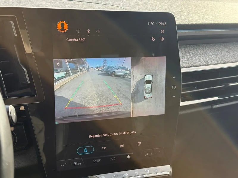 Photo de la voiture RENAULT ESPACE VI E-Tech hybrid 200 Techno