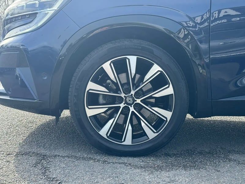 Photo de la voiture RENAULT ESPACE VI E-Tech hybrid 200 Techno