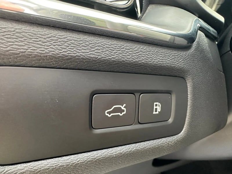Photo de la voiture VOLVO XC60 T6 AWD Hybride rechargeable 253 ch+145 ch Geartronic 8 Plus Style Chrome