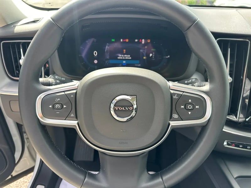 Photo de la voiture VOLVO XC60 T6 AWD Hybride rechargeable 253 ch+145 ch Geartronic 8 Plus Style Chrome