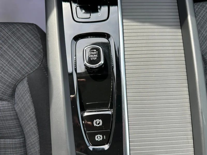 Photo de la voiture VOLVO XC60 T6 AWD Hybride rechargeable 253 ch+145 ch Geartronic 8 Plus Style Chrome