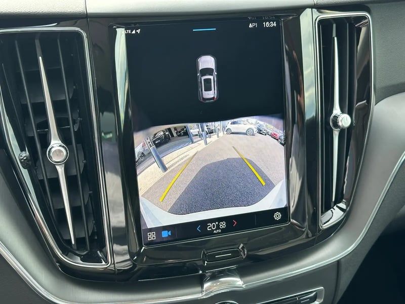 Photo de la voiture VOLVO XC60 T6 AWD Hybride rechargeable 253 ch+145 ch Geartronic 8 Plus Style Chrome
