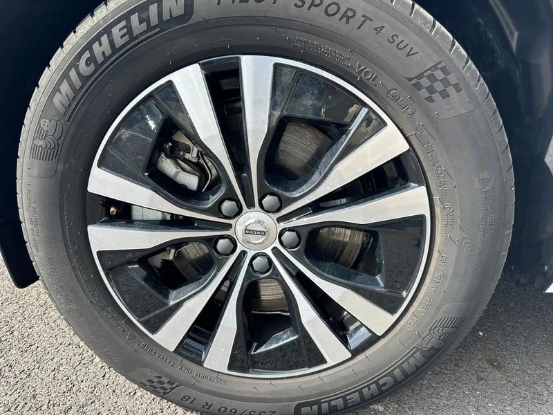 Photo de la voiture VOLVO XC60 T6 AWD Hybride rechargeable 253 ch+145 ch Geartronic 8 Plus Style Chrome