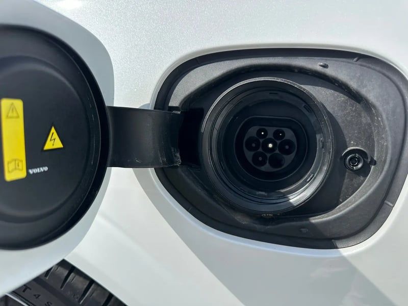Photo de la voiture VOLVO XC60 T6 AWD Hybride rechargeable 253 ch+145 ch Geartronic 8 Plus Style Chrome