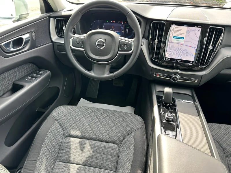 Photo de la voiture VOLVO XC60 T6 AWD Hybride rechargeable 253 ch+145 ch Geartronic 8 Plus Style Chrome