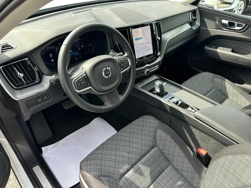 Photo de la voiture VOLVO XC60 T6 AWD Hybride rechargeable 253 ch+145 ch Geartronic 8 Plus Style Chrome