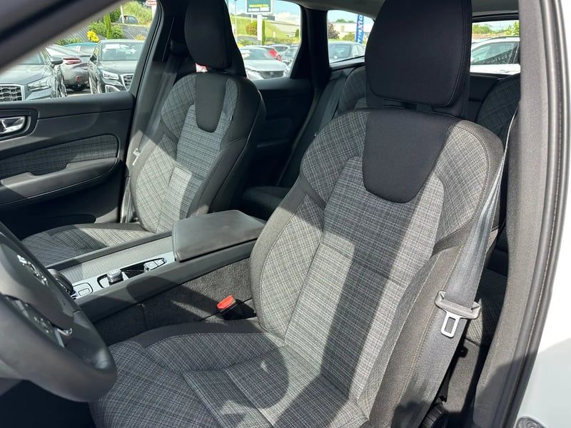 Photo de la voiture VOLVO XC60 T6 AWD Hybride rechargeable 253 ch+145 ch Geartronic 8 Plus Style Chrome