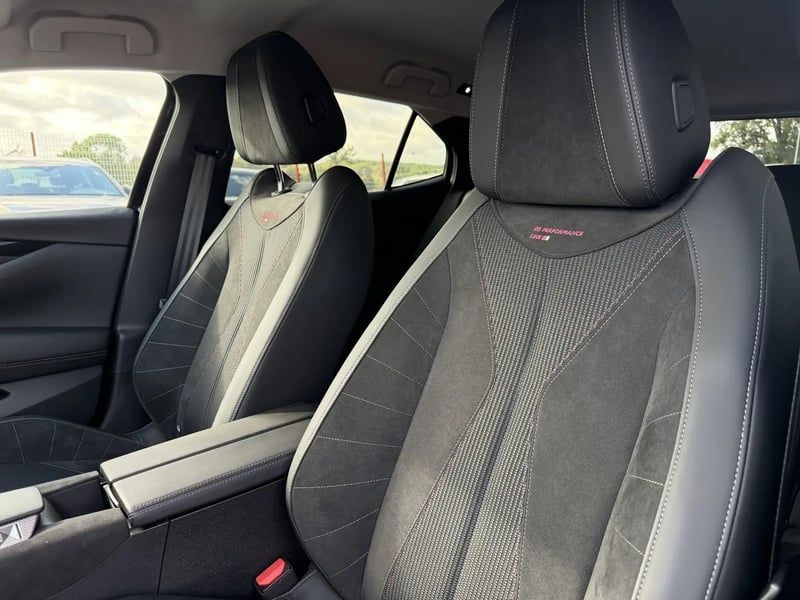 Photo de la voiture DS DS 4 Hybride E-Tense 225 EAT8 Performance Line+