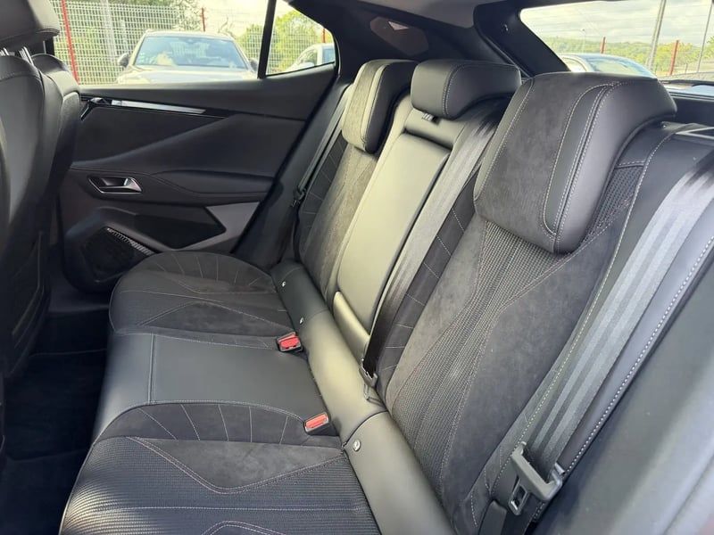 Photo de la voiture DS DS 4 Hybride E-Tense 225 EAT8 Performance Line+