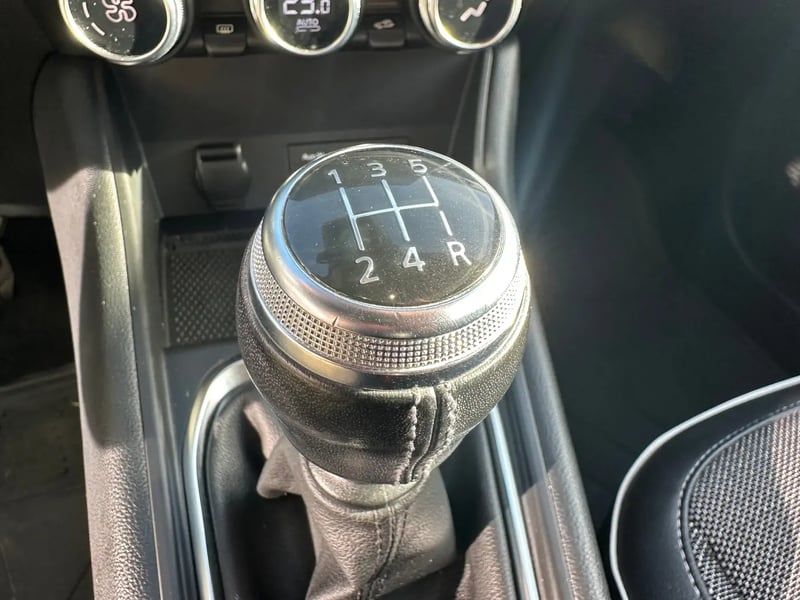 Photo de la voiture RENAULT CAPTUR TCe 100 Intens