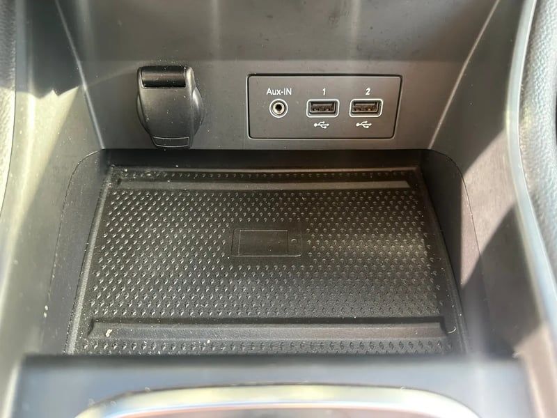 Photo de la voiture RENAULT CAPTUR TCe 100 Intens