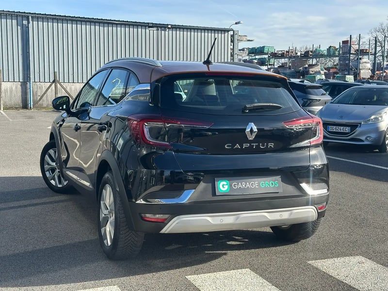 Photo de la voiture RENAULT CAPTUR TCe 100 Intens