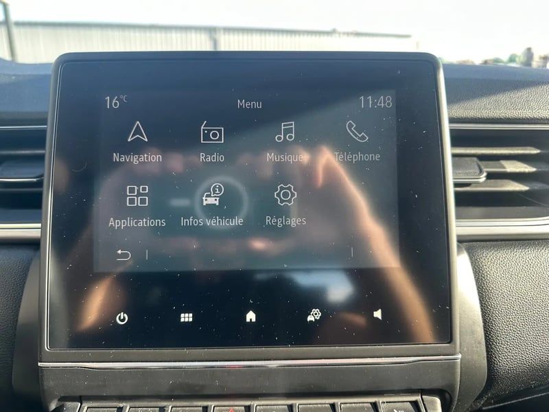 Photo de la voiture RENAULT CAPTUR TCe 100 Intens