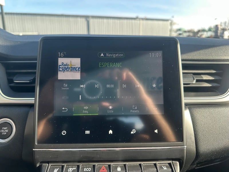 Photo de la voiture RENAULT CAPTUR TCe 100 Intens