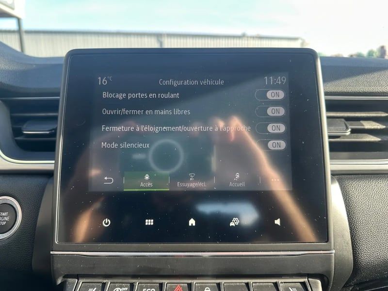 Photo de la voiture RENAULT CAPTUR TCe 100 Intens