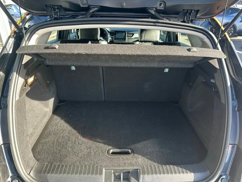 Photo de la voiture RENAULT CAPTUR TCe 100 Intens