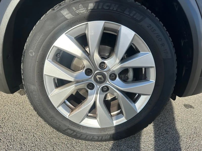 Photo de la voiture RENAULT CAPTUR TCe 100 Intens