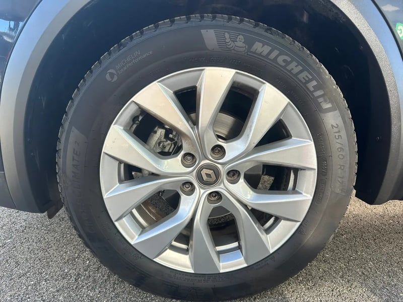 Photo de la voiture RENAULT CAPTUR TCe 100 Intens