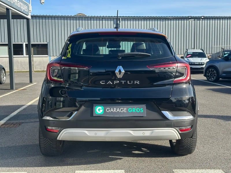 Photo de la voiture RENAULT CAPTUR TCe 100 Intens
