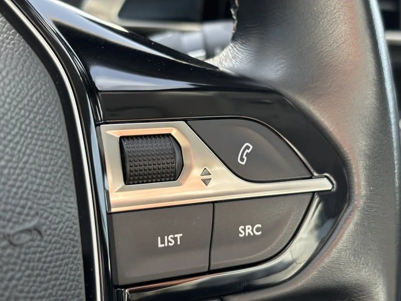 Photo de la voiture PEUGEOT 5008 BlueHDi 130ch S&S BVM6 Allure