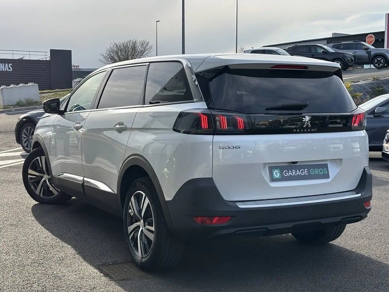 Photo de la voiture PEUGEOT 5008 BlueHDi 130ch S&S BVM6 Allure