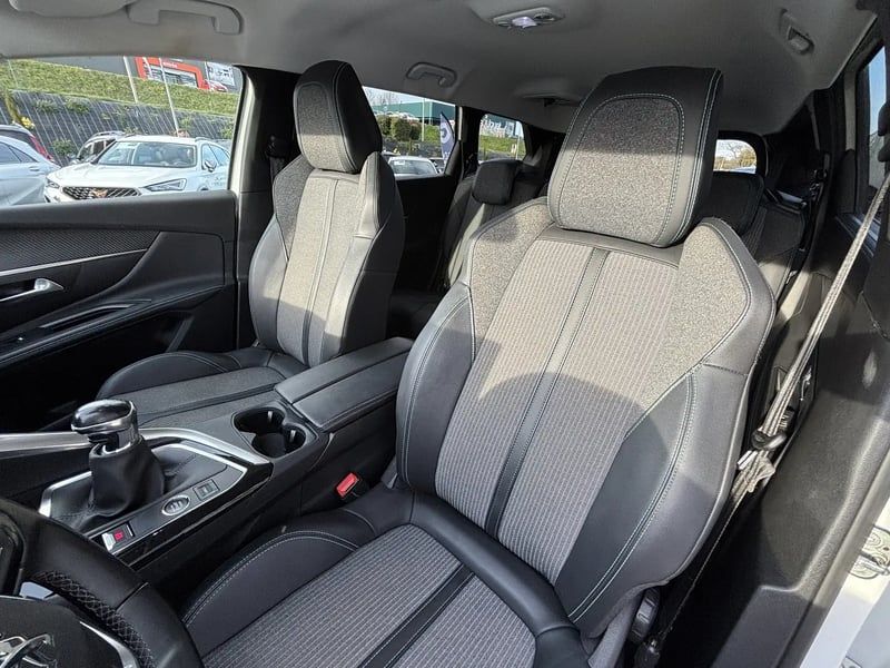 Photo de la voiture PEUGEOT 5008 BlueHDi 130ch S&S BVM6 Allure