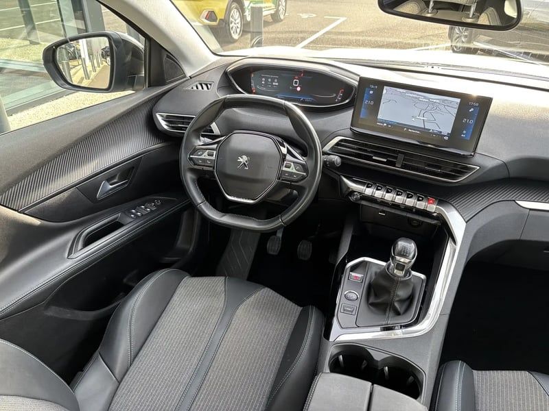 Photo de la voiture PEUGEOT 5008 BlueHDi 130ch S&S BVM6 Allure