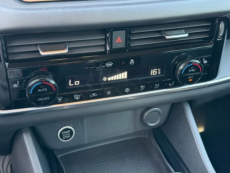 Photo de la voiture NISSAN QASHQAI Mild Hybrid 140 ch N-Connecta