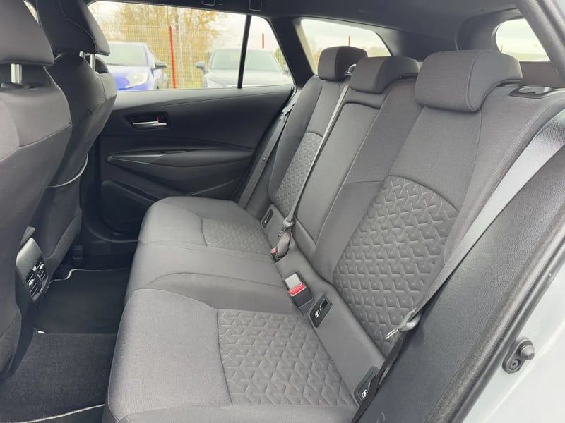 Photo de la voiture TOYOTA COROLLA TOURING SPORTS HYBRIDE MY22 122h Dynamic