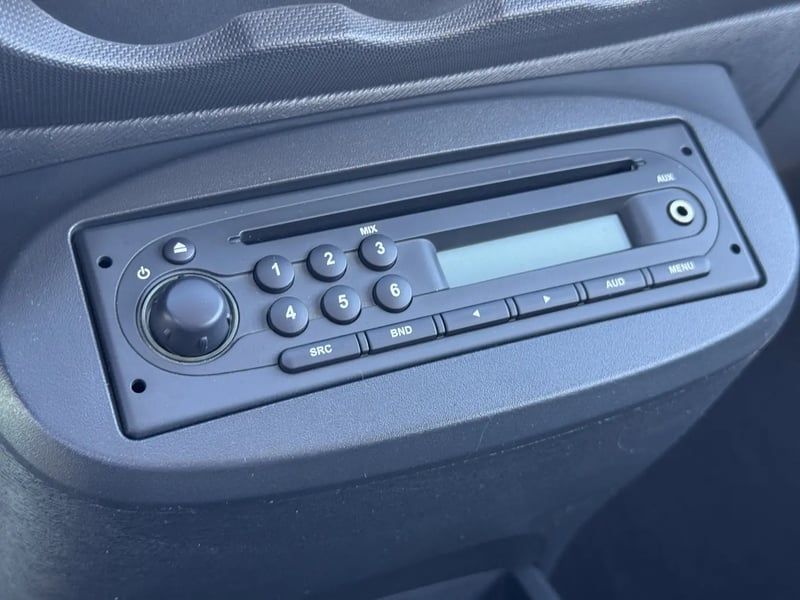 Photo de la voiture RENAULT TWINGO II 1.2 LEV 16v 75 eco2 Authentique