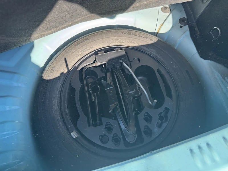 Photo de la voiture RENAULT TWINGO II 1.2 LEV 16v 75 eco2 Authentique