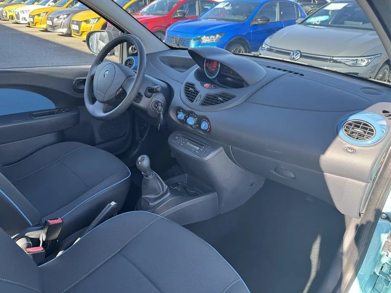 Photo de la voiture RENAULT TWINGO II 1.2 LEV 16v 75 eco2 Authentique