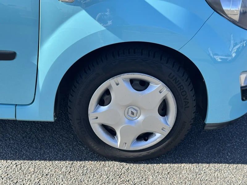 Photo de la voiture RENAULT TWINGO II 1.2 LEV 16v 75 eco2 Authentique