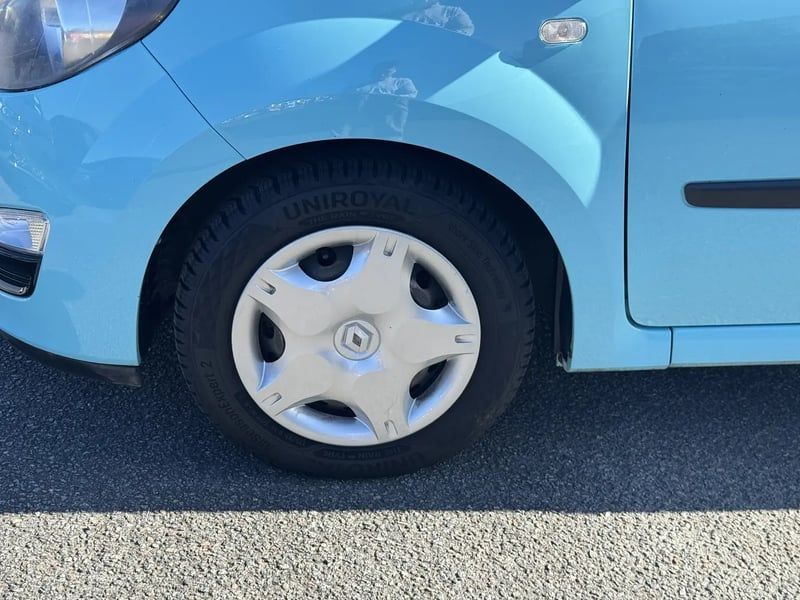 Photo de la voiture RENAULT TWINGO II 1.2 LEV 16v 75 eco2 Authentique
