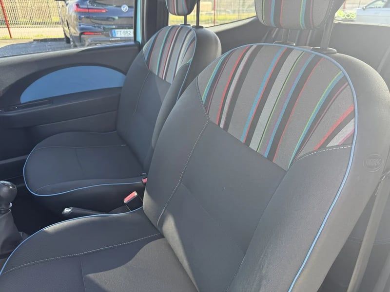 Photo de la voiture RENAULT TWINGO II 1.2 LEV 16v 75 eco2 Authentique