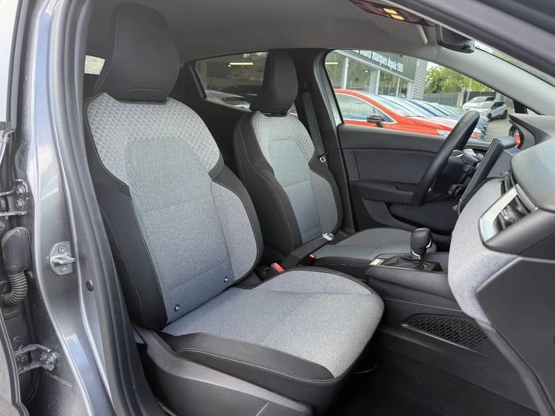 Photo de la voiture RENAULT CLIO V TCe 90 X-Tronic Evolution
