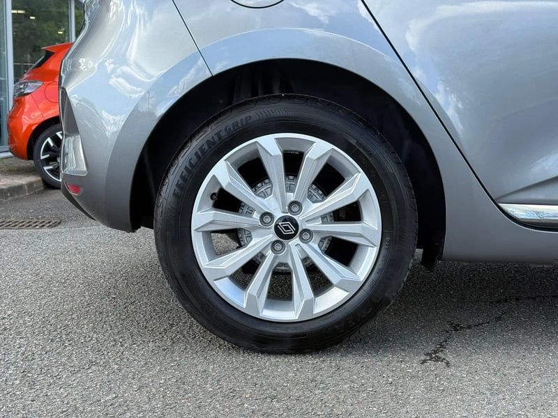 Photo de la voiture RENAULT CLIO V TCe 90 X-Tronic Evolution