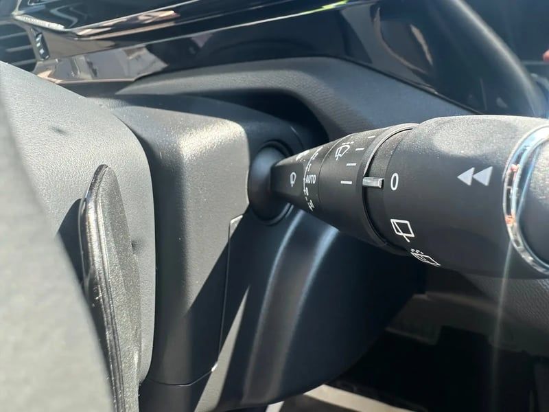Photo de la voiture PEUGEOT 308 SW Hybrid 145 e-DCS6 Allure