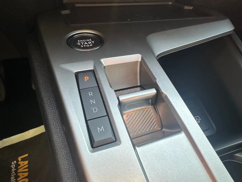 Photo de la voiture PEUGEOT 308 SW Hybrid 145 e-DCS6 Allure