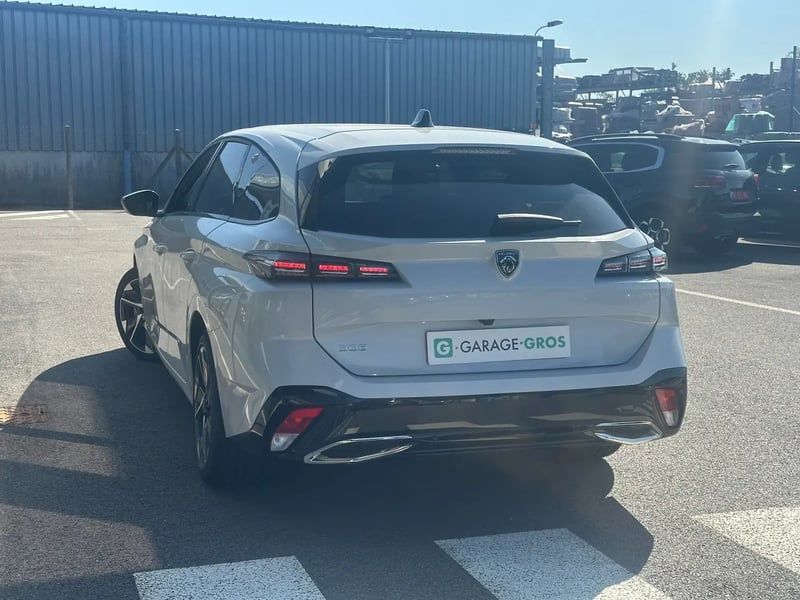 Photo de la voiture PEUGEOT 308 SW Hybrid 145 e-DCS6 Allure