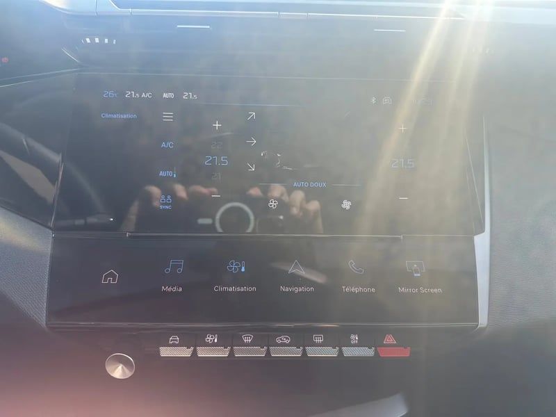 Photo de la voiture PEUGEOT 308 SW Hybrid 145 e-DCS6 Allure