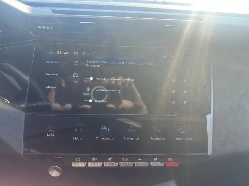 Photo de la voiture PEUGEOT 308 SW Hybrid 145 e-DCS6 Allure