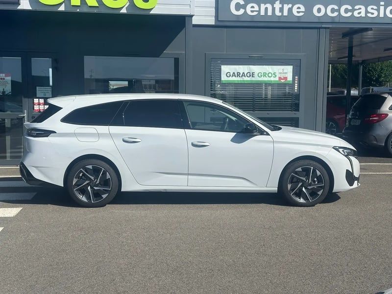 Photo de la voiture PEUGEOT 308 SW Hybrid 145 e-DCS6 Allure